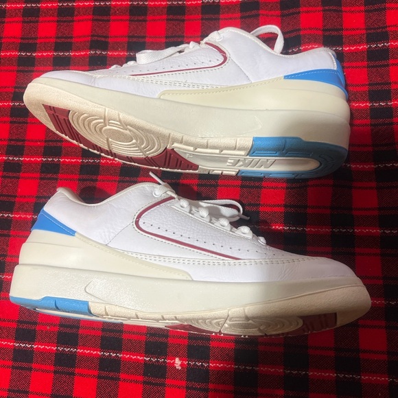 Jordan 2 low Unc to Chicago sneaker - Picture 1 of 5